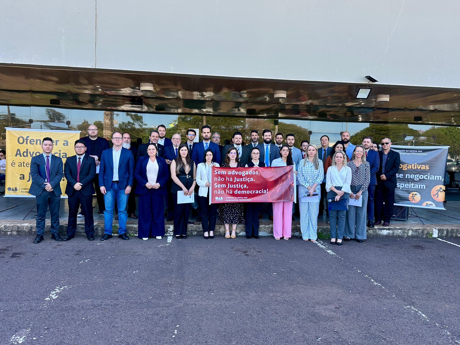 OAB Cascavel realiza ato de desagravo em defesa da advocacia